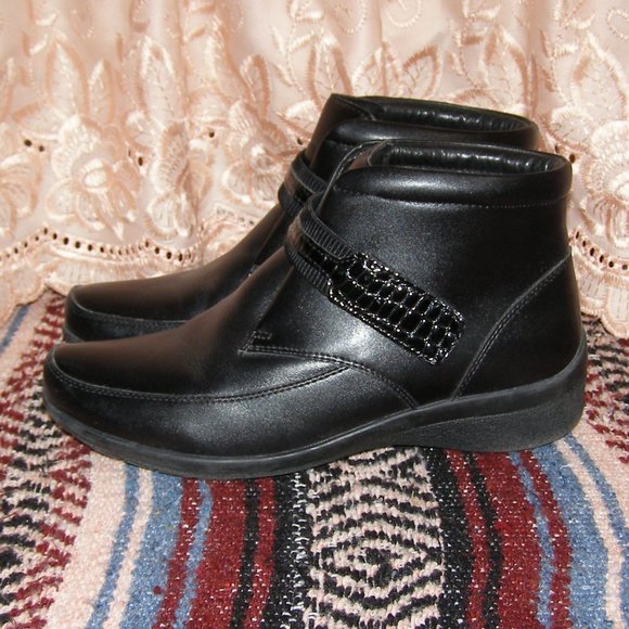 size 8 Ladies' Black Leather ankle boots Faux Fur Lined Low heel - Picture 5 of 10